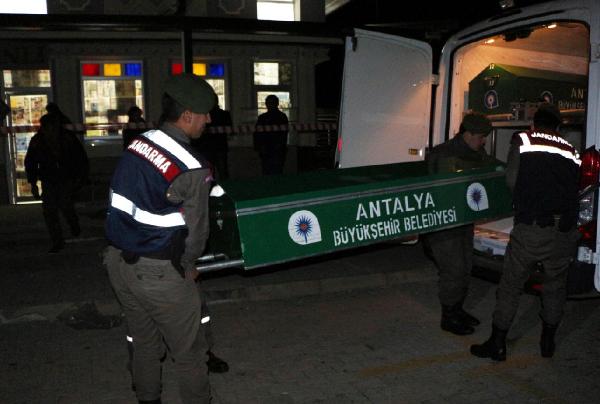 Yük asansörünün altında kalan işçi yaşamını yitirdi