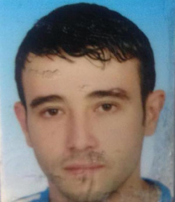 Otomobil altgeçit korkuluklarına çarptı: 1 ölü, 1 yaralı