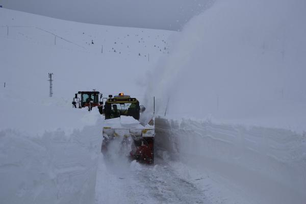 2 bin rakımlı yaylada rahatsızlanan yaşlı kadına 10 saatte ulaşabildi