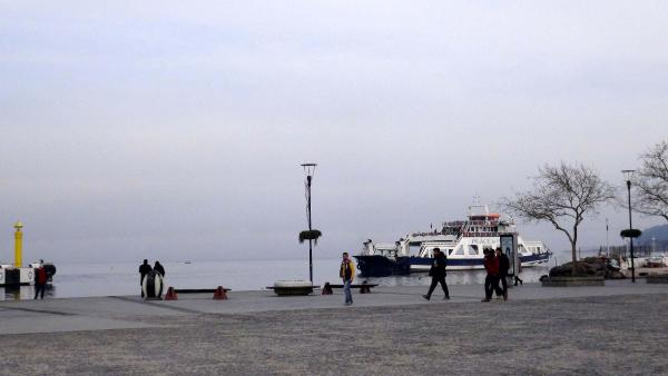 Çanakkale Boğazı'nda transit gemi geçişlerine sis engeli