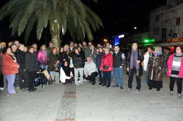 Foça'da gece yarısı 'tecavüz' protestosu