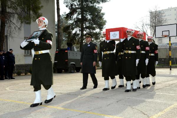 Şehit uzman çavuş Paker'in cenazesi törenle gönderildi