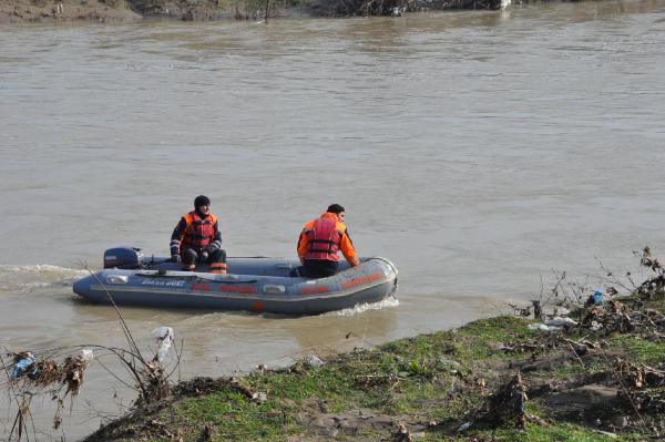 Yalova'dan gelen uzman ekip kaybolan avcıyı arıyor