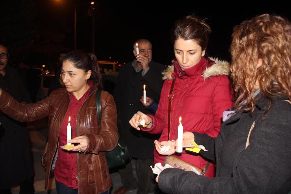 Şanlıurfa'da sağlıkçılardan mumlu eylem
