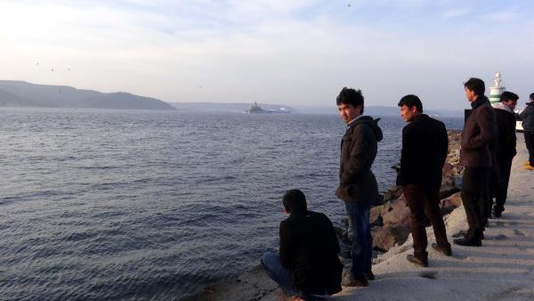 Rus savaş gemileri peşpeşe Çanakkale Boğazı'ndan geçti