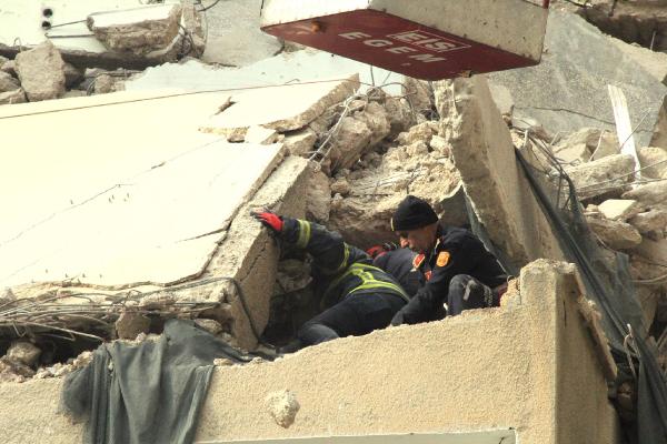 Şanlıurfa’da yıkımda göçük: 1 işçi enkaz altında