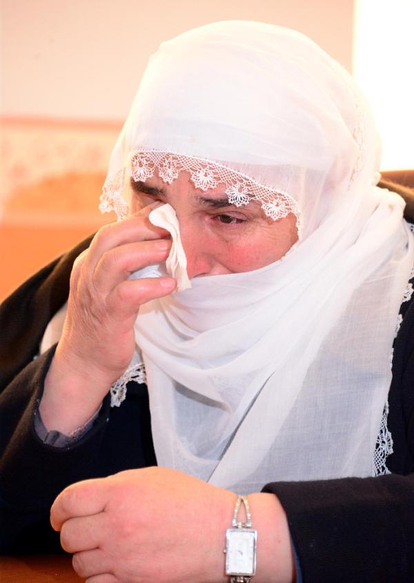 Şehit Astsubay Aydemir'in annesi: Benim oğlumun kanı bu bayraktadır