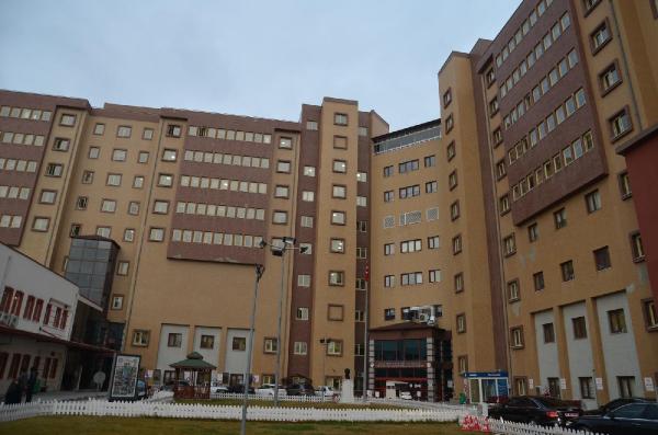 DPÜ Hastanesi yetkilileri: Cuma namazı yıllardır mescidin yanındaki koridorda kılınıyor