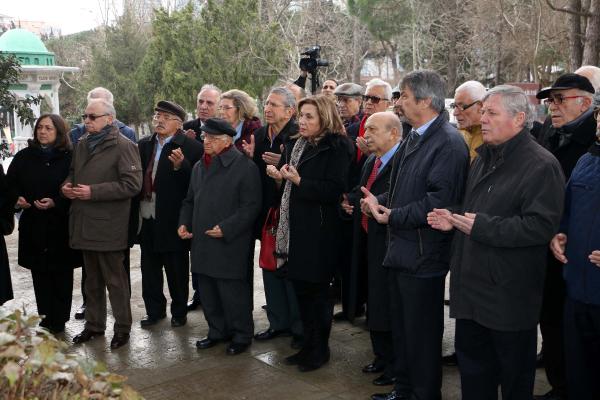 Abdi İpekçi mezarı başında anıldı