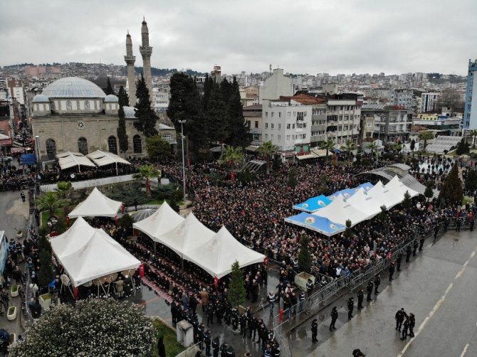 İdlib şehidini binler uğurladı