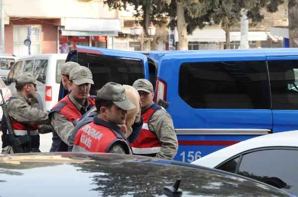 Akçakale'de 2 PYD'li jandarmaya teslim oldu