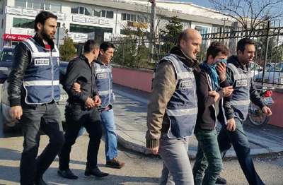 Minibüslerden para çalan iki kişi yakalandı