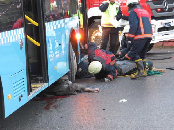Camiye giderken otobüs çarptı