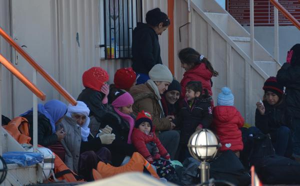 Dikili açıklarında 127 Suriyeli yakalandı