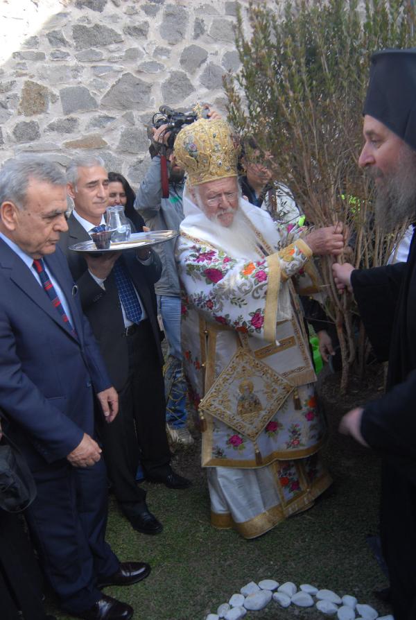 Patrik Bartholomeos camiye fidan dikecek