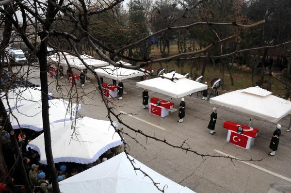 Sur şehinin eşi cenazede feryadı: Kendisini göremiyorduk, sesini duyuyorduk, artık sesi de yok