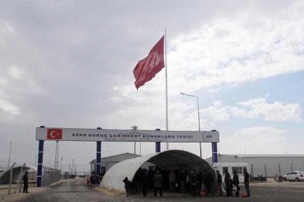 Bayırbucak’tan gelen 800 Türkmen ve Arap, Suruç’taki kampa yerleştirildi