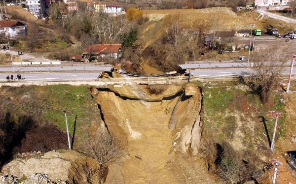 Karabük'te sel: Karayolu çöktü, mahalle su altında (2)