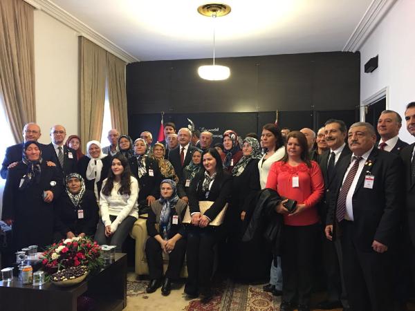 Kılıçdaroğlu, şehit çocuğu Nur Sena ile sohbet etti