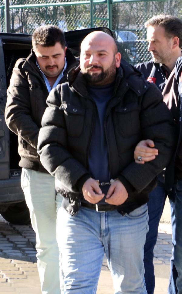 Ateş ettikleri gazinoya geri dönünce polise yakalandılar