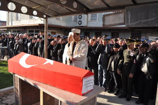 Kanserden ölen Kurmay Binbaşı Evdalı İnegöl'de toprağa verildi