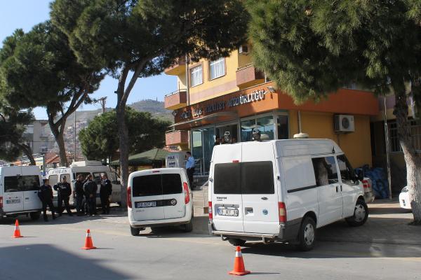 Otogarda canlı bomba düzeneği ve silahlarla yakalandılar (4)