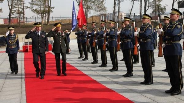 Kara Kuvvetleri Komutanı Orgeneral Salih Zeki Çolak Kosova’yı ziyaret etti