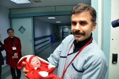 YENİ YILIN İLK BEBEĞİ