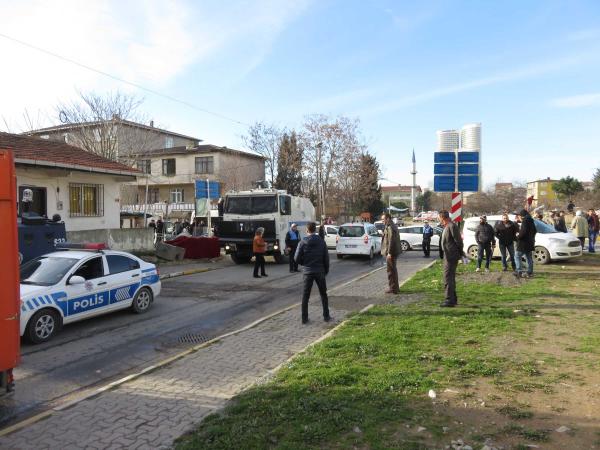 Kurbağalıdere yanındaki gecekondular yıkılıyor