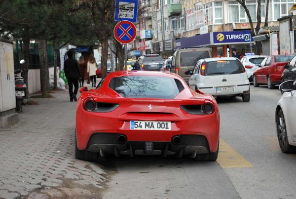 Şampiyon motosikletçiye 92 lira park etme cezası