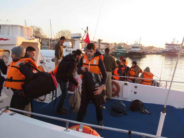 Ayvacık'ta bir tekne ile bir botta Suriyeli 67 göçmen yakalandı