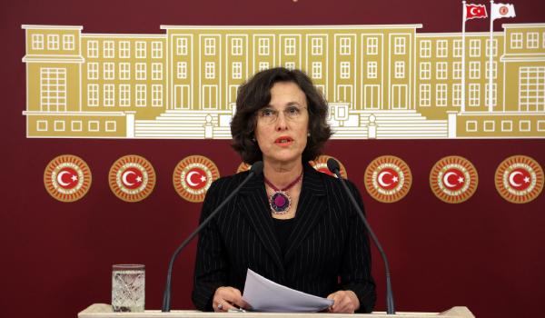 CHP'li Filiz Kerestecioğlu :Bir zamanlar beraber aynı yollarda yürüdüler o şarkıları söyleyerek