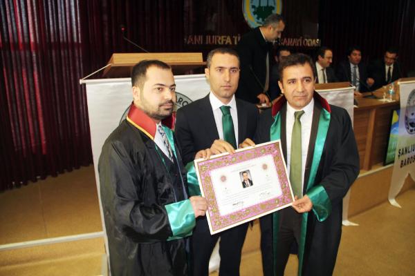 Şanlıurfa’da stajyer avukatlar cübbelerini giydi