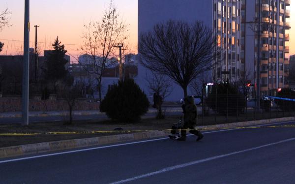 Şüpheli çantadan çocuk bezi çıktı