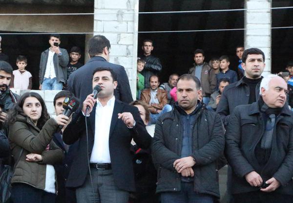 Demirtaş: Cizre'de ortaya çıkabilecek tablo geri dönülmeyecek köprü yıkılmasına yol açabilir (2)