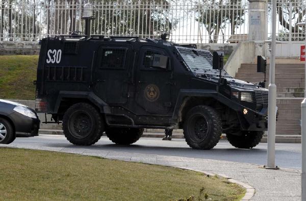 (Ek bilgi ve fotoğraflarıyla yeniden)  - Sabancı suikasti sanığı İsmail Akkol ile Fadik Adıyaman, İstanbul Adalet Sarayı'na getirildi