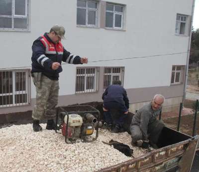 Jandarmaya yakalanmamak için kamyondan atlayan Suriyeli öldü