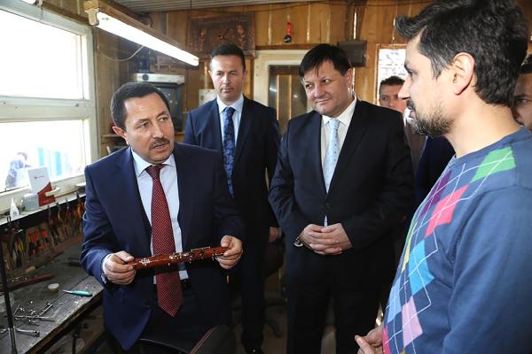 Ordu Valisi'nden dünyanın en ünlü klarnetlerini yapan Özdemir ailesine destek