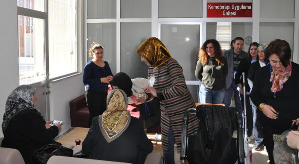 Kanser hastalarından kemotorapi gören hastalara moral