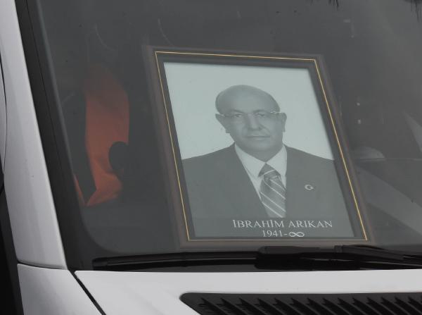 Eğitim duayeni İbrahim Arıkan'a duygulu veda...