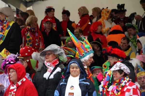 Yağmur ve soğuk, Köln'de karnaval coşkusunu engelleyemedi