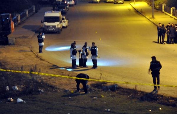 Esenyurt'taki saldırı noktasında polis ekipleri inceleme yaptı