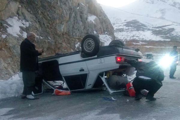 Çelikhan’da otomobil şarampole devrildi: 4 yaralı