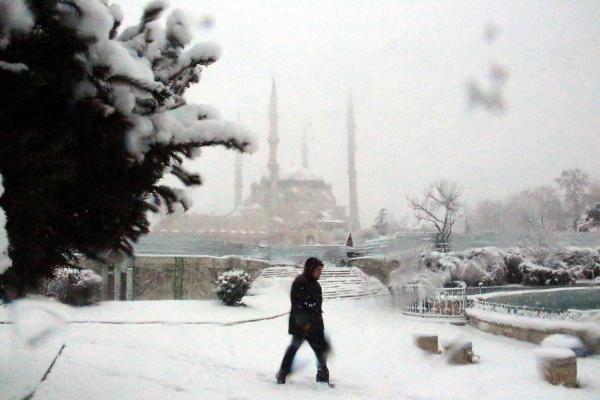 Edirne’de yoğun kar yağışı