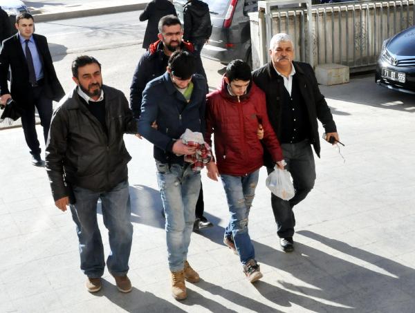 Genç kızın telefonunu kapkaç yapan 2 şüpheli tutuklandı