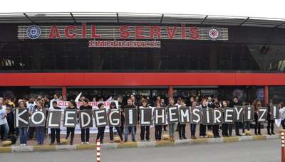 Hemşirelerden oturma eylemi
