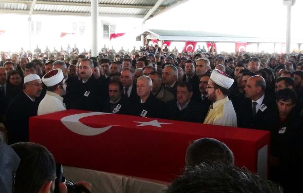 Şehit özel harekatçıyı 5 bin kişi uğurladı