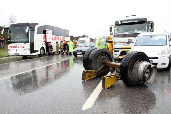 Aydın- İzmir otoyolunda zincirleme kaza: 1 ölü, 5 yaralı