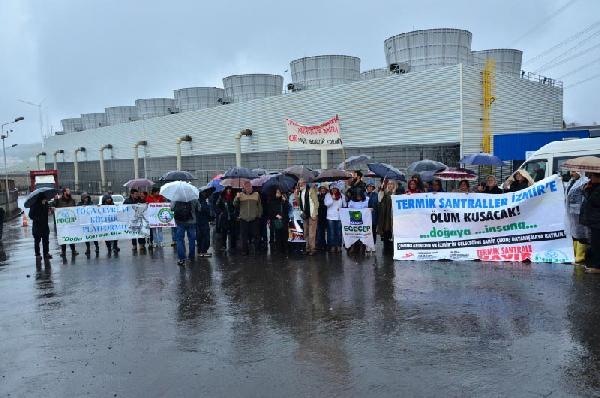 Termik santralde bilirkişi incelemesi sırasında çevrecilerden protesto