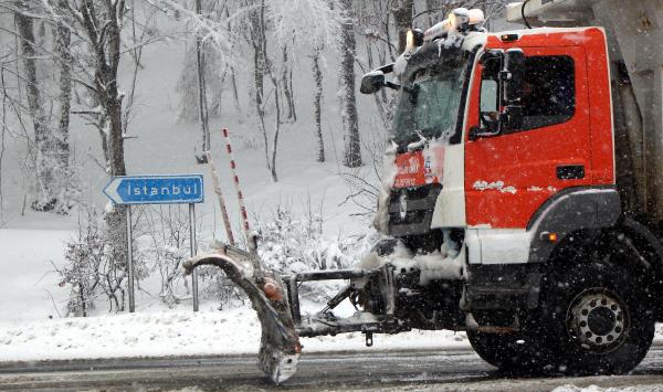 Kar, Bolu Dağı'nda ulaşımı zorlaştırdı